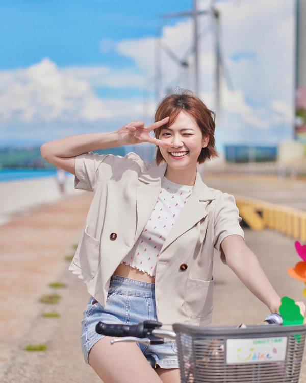 TVB演員身穿浴袍現身台中 被台灣網友捕獲：這是在拍什麼？ 