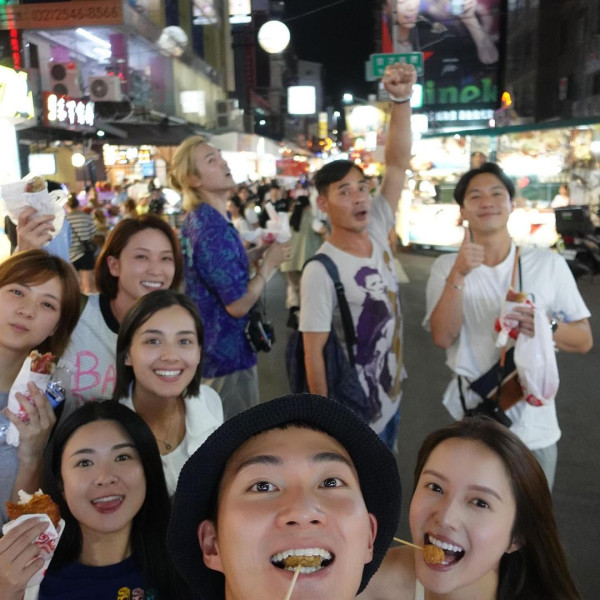 前TVB小生商務機艙被偷拍 網友因1原因唔敢同偶像合照？ 