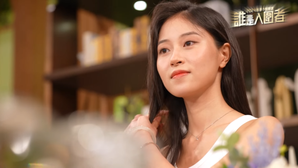 應屆港姐冠軍倪樂琳現身廣州獲讚親民 俯身為粉絲簽名 意外曬深長事業線！ 