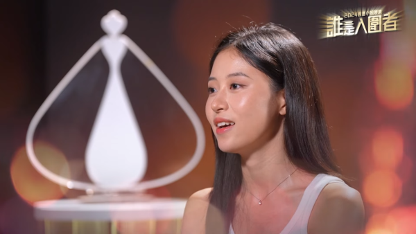 應屆港姐冠軍倪樂琳現身廣州獲讚親民 俯身為粉絲簽名 意外曬深長事業線！ 