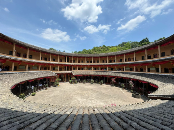 客家莊土樓食府(圖片來源:小紅書@睡不着) 客家莊土樓食府(圖片來源:小紅書@睡不着)