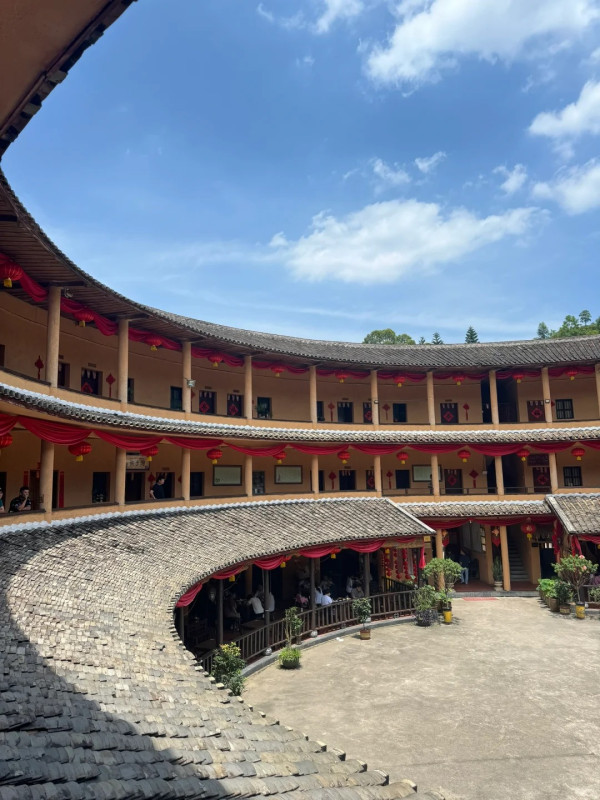 客家莊土樓食府(圖片來源:小紅書@睡不着) 客家莊土樓食府(圖片來源:小紅書@睡不着)