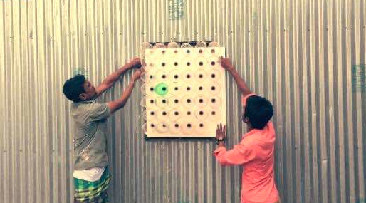孟加拉男子Ashis Paul發明一個名為「Eco-Cooler」的「零電冷氣」。（網上圖片）