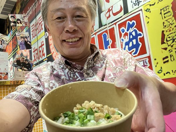 日本駐港領事幫襯深水埗狗仔粉 歎2款本地小食獲讚「孤獨的美食家」