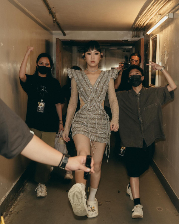 Gigi炎明熹韓國曬海量旅行靚相!多角度素顏自拍獲讚「零死角美女」