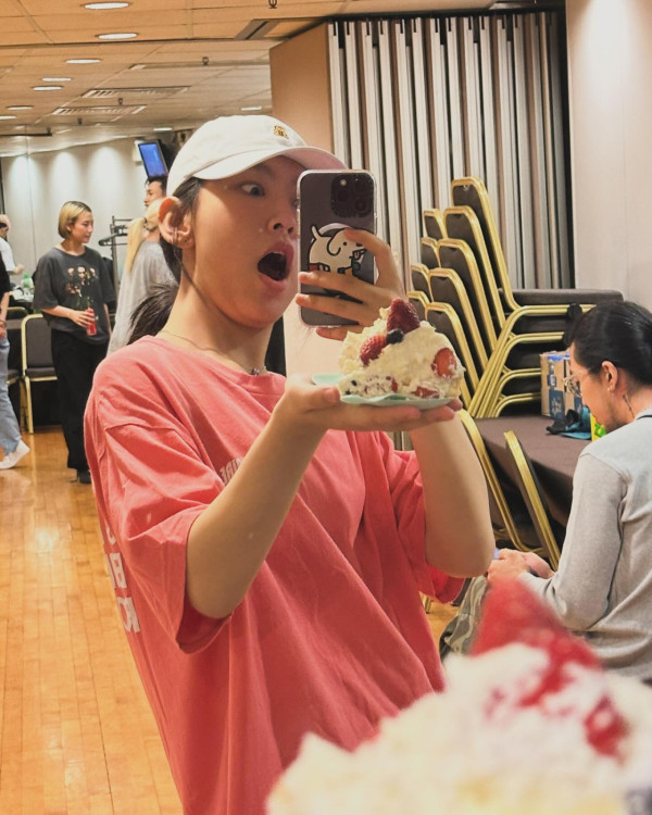 Gigi炎明熹韓國曬海量旅行靚相!多角度素顏自拍獲讚「零死角美女」