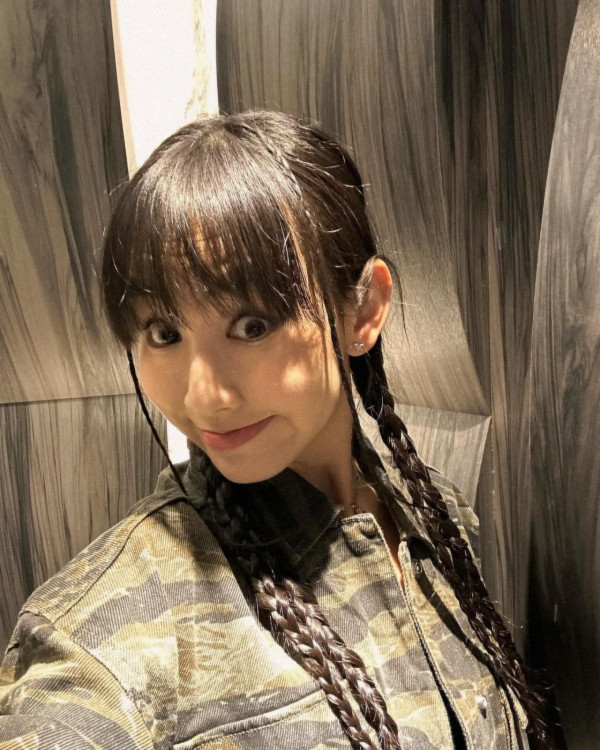 Gigi炎明熹韓國曬海量旅行靚相!多角度素顏自拍獲讚「零死角美女」