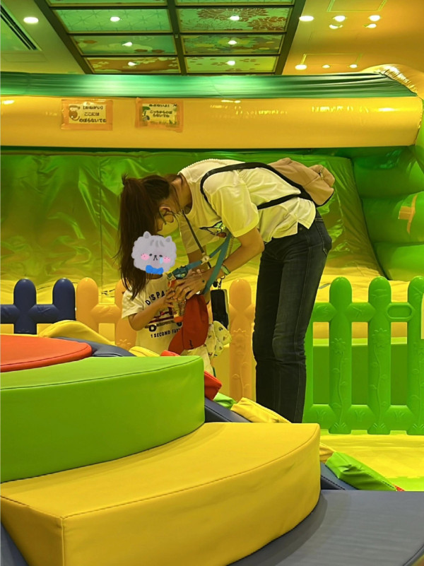 49歲林志玲被偶遇東京獨力湊囝囝！