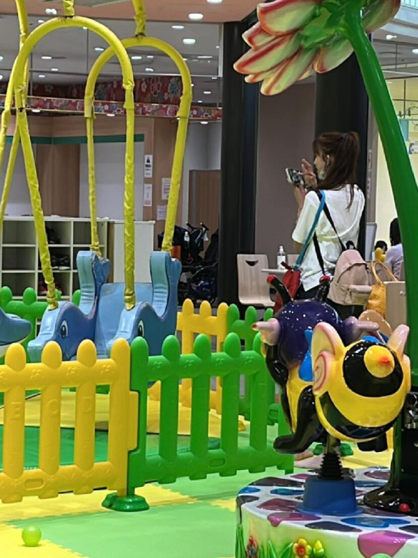 49歲林志玲被偶遇東京獨力湊囝囝！