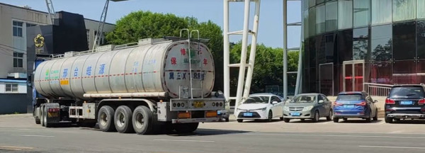 內地油罐車爆食安問題（圖片來源：微博）