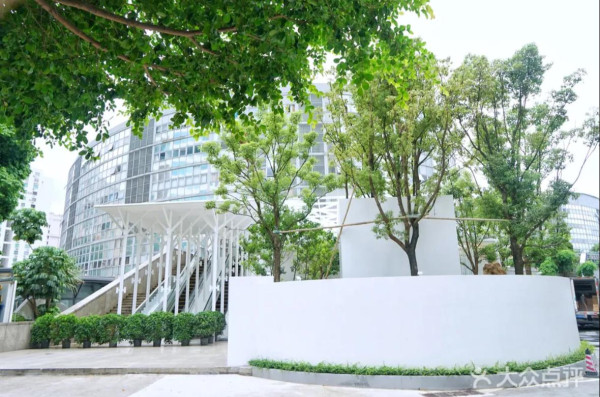 中山假日廣場(圖片來源:大眾點評) 中山假日廣場(圖片來源:大眾點評)