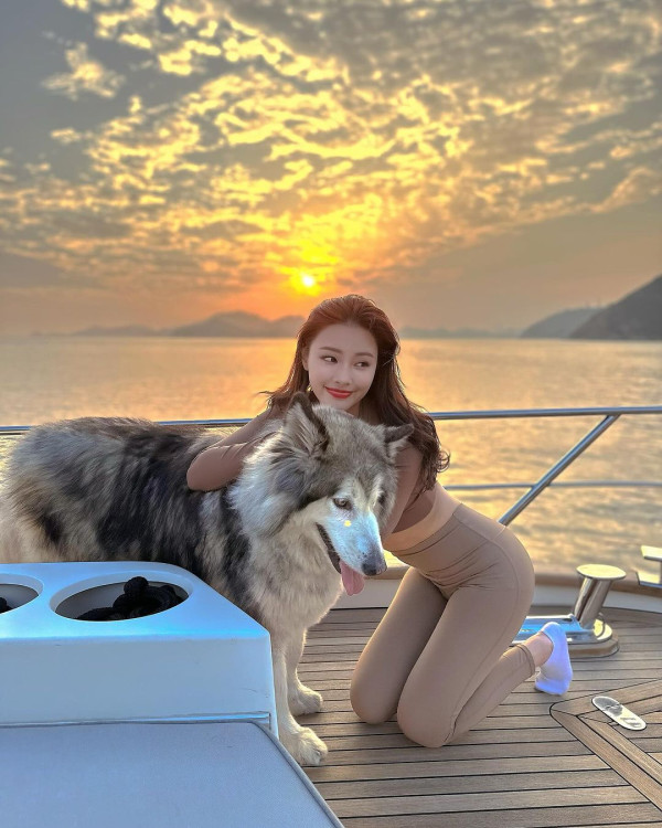 30歲前TVB女藝人蔚雨芯旅行曬長腿 擁魔鬼身材去年上榜「百大美女」