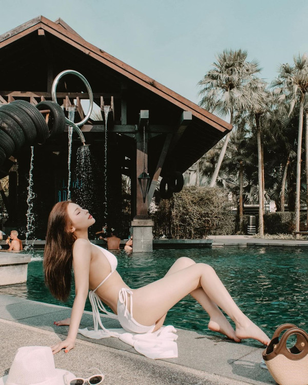 30歲前TVB女藝人蔚雨芯旅行曬長腿 擁魔鬼身材去年上榜「百大美女」