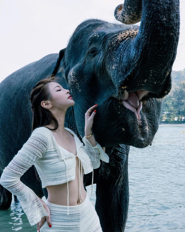 30歲前TVB女藝人蔚雨芯旅行曬長腿 擁魔鬼身材去年上榜「百大美女」