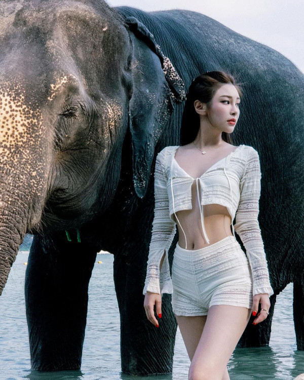 30歲前TVB女藝人蔚雨芯旅行曬長腿 擁魔鬼身材去年上榜「百大美女」