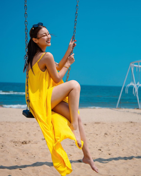 30歲前TVB女藝人蔚雨芯旅行曬長腿 擁魔鬼身材去年上榜「百大美女」 