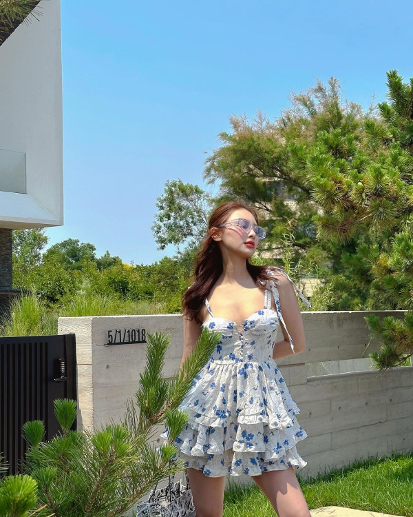 30歲前TVB女藝人蔚雨芯旅行曬長腿 擁魔鬼身材去年上榜「百大美女」 