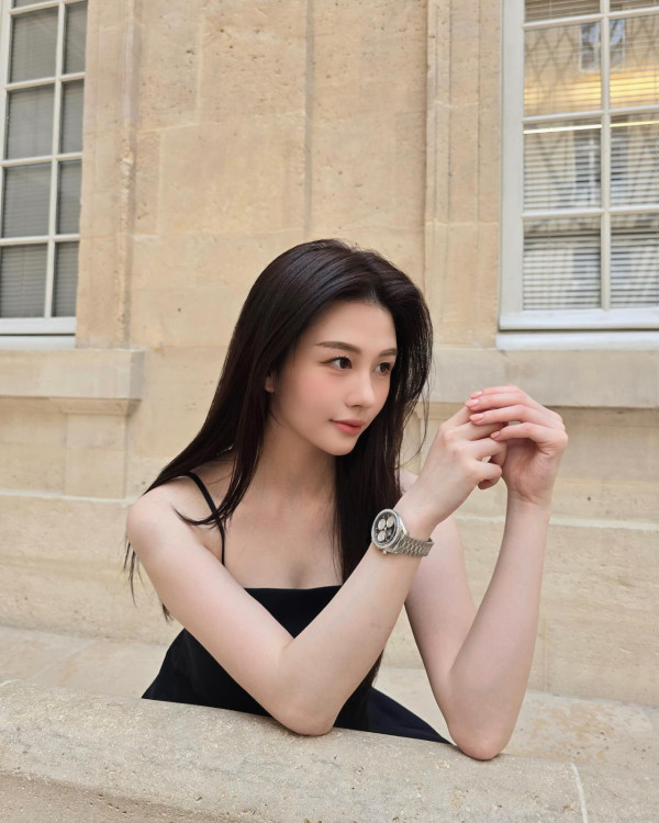 沈月獲封「最索星二代」