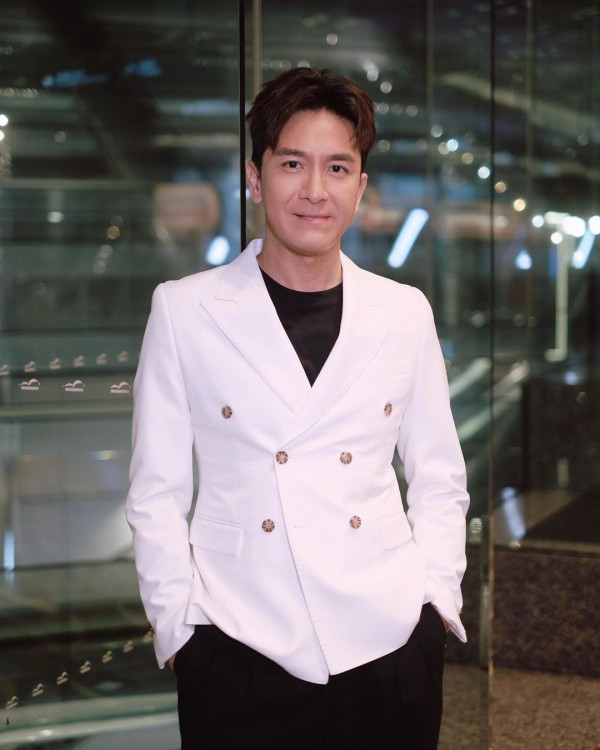 TVB視帝馬國明被內地網友巧遇親民合照 搭高鐵坐二等座獲讚貼地