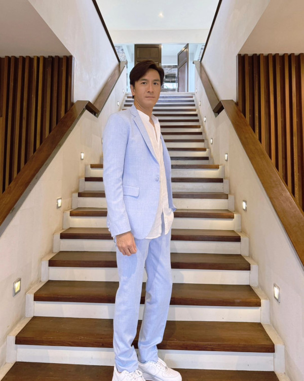 TVB視帝馬國明被內地網友巧遇親民合照 搭高鐵坐二等座獲讚貼地