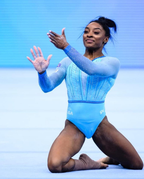 奧運選手紅毯造型|1. Simone Biles