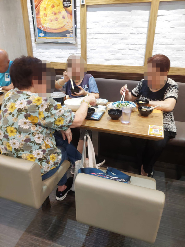3名老婦自備食物到快餐店進食惹議（圖片來源：「新•大家樂討論區」）