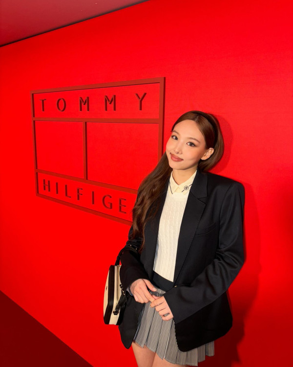 「K-pop女偶像日本搜索量排行榜」第9位. 娜璉 (TWICE)