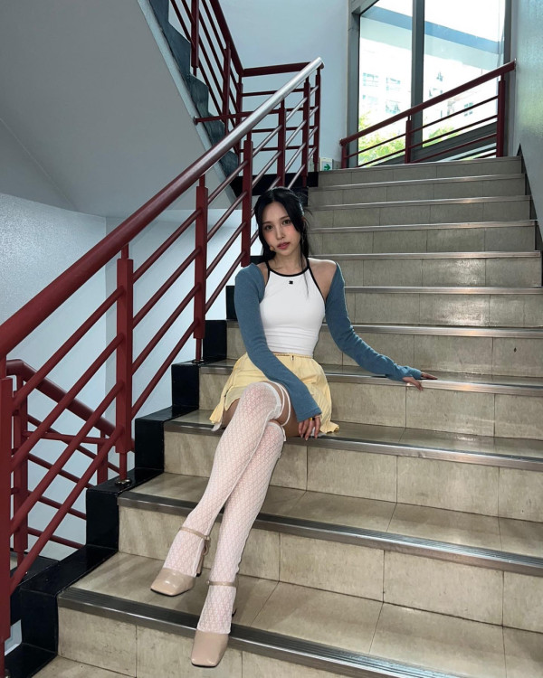 「K-pop女偶像日本搜索量排行榜」第8位. Mina (TWICE)