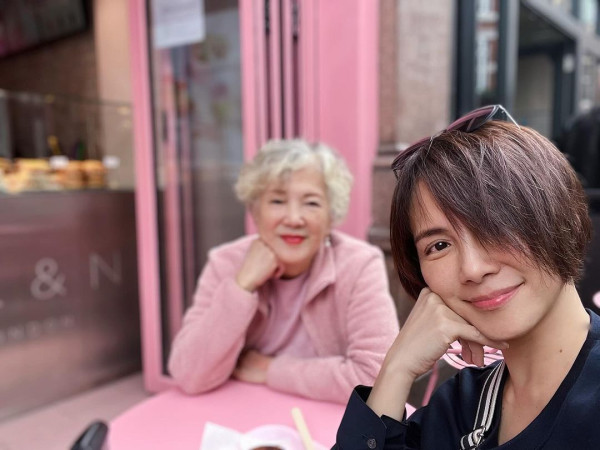 48歲影后李心潔遊西西里激罕曬火辣泳衣照 騷事業線加長腿！凍齡外貌滲出少女味