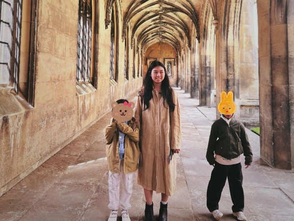 48歲影后李心潔遊西西里激罕曬火辣泳衣照 騷事業線加長腿！凍齡外貌滲出少女味