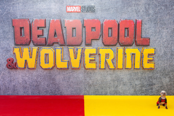 死侍與狼人|新角色「狗侍」超搶fo!明星犬Peggy大有來頭 獲封全英最醜狗狗