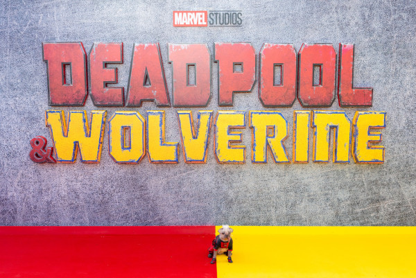 死侍與狼人|新角色「狗侍」超搶fo!明星犬Peggy大有來頭 獲封全英最醜狗狗