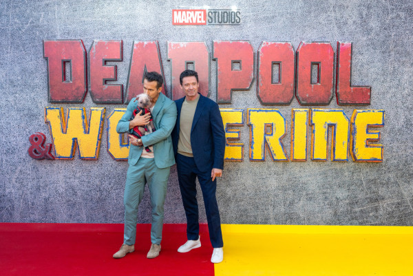 死侍與狼人|新角色「狗侍」超搶fo!明星犬Peggy大有來頭 獲封全英最醜狗狗