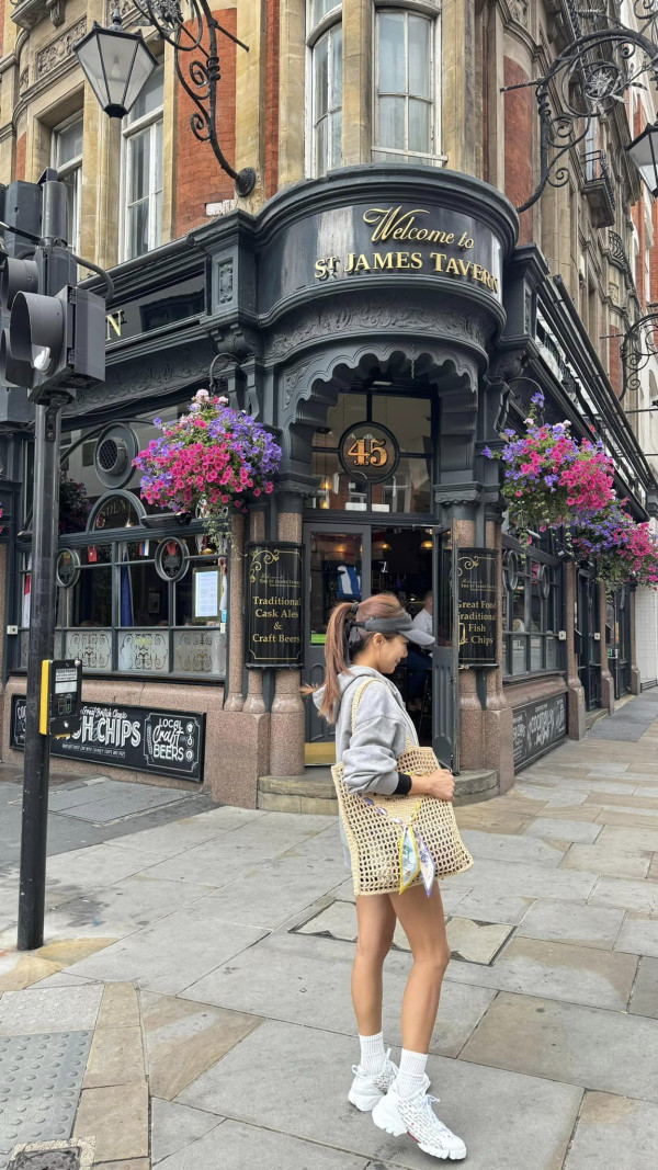 郭富城妻子方媛到埗米蘭名牌手袋即被搶 內含重要資料：還有機會找到嗎？ 