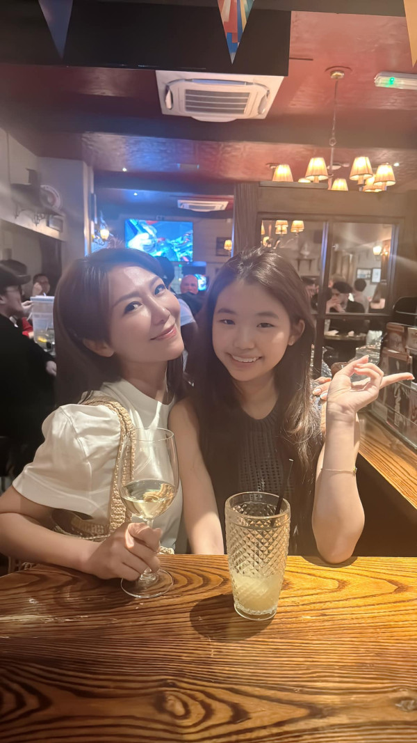 郭富城妻子方媛到埗米蘭名牌手袋即被搶 內含重要資料：還有機會找到嗎？ 