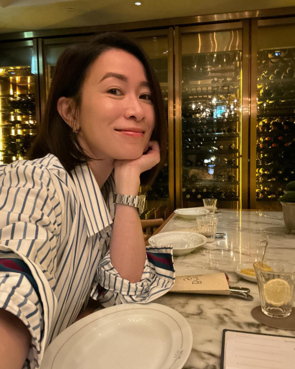 佘詩曼淡妝素顏照