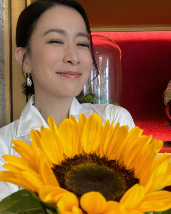 佘詩曼淡妝素顏照