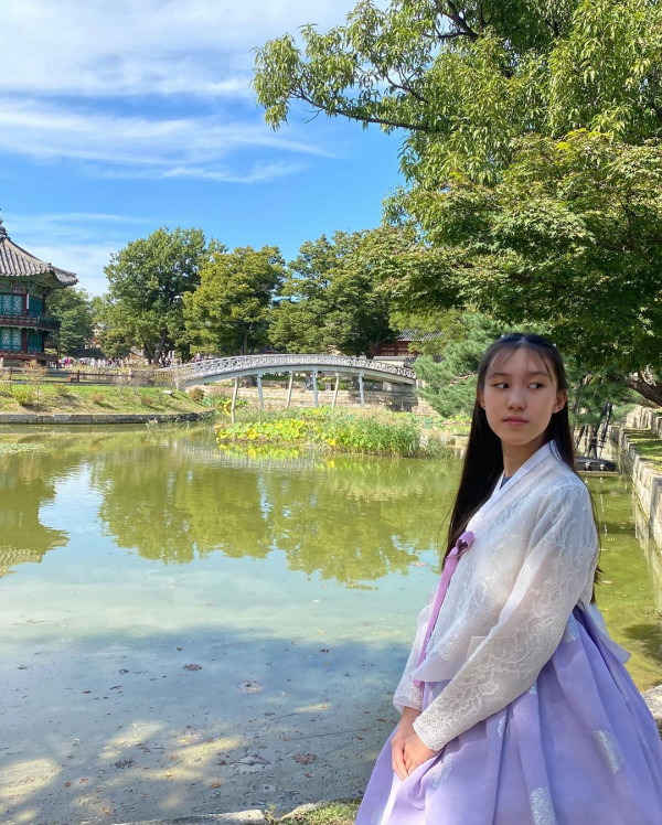 林文龍郭可盈趁暑假帶囡囡飛英國 14歲Tania亭亭玉立新造型現身