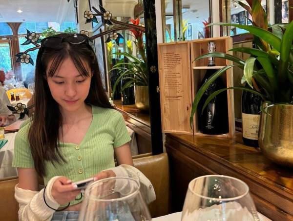 林文龍郭可盈趁暑假帶囡囡飛英國 14歲Tania亭亭玉立新造型現身