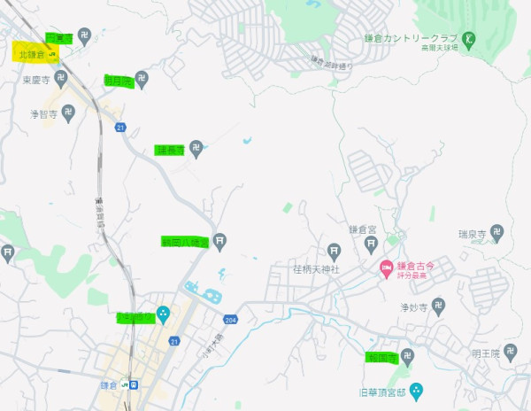 北鐮倉較著名的寺廟，市內公交巴士班次疏落，要有心理準備用步行方式尋幽探寺。或可揀租車自駕鐮倉遊。