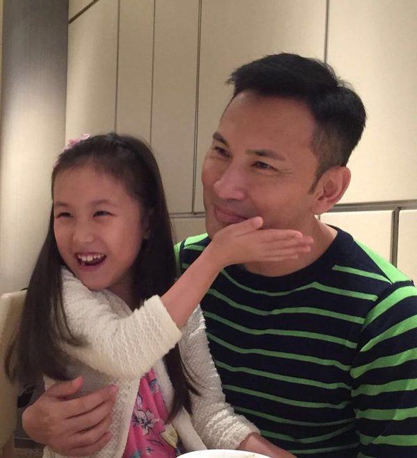 林文龍郭可盈趁暑假帶囡囡飛英國 14歲Tania亭亭玉立新造型現身