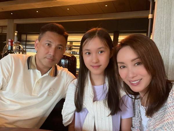 林文龍郭可盈趁暑假帶囡囡飛英國 14歲Tania亭亭玉立新造型現身