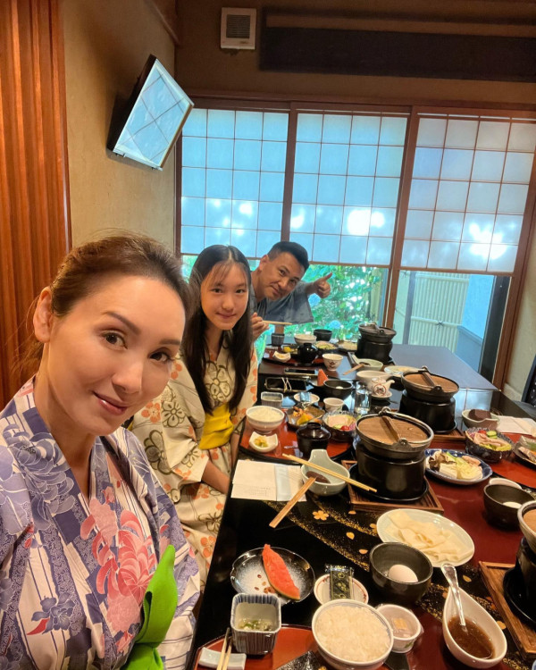 林文龍郭可盈趁暑假帶囡囡飛英國 14歲Tania亭亭玉立新造型現身