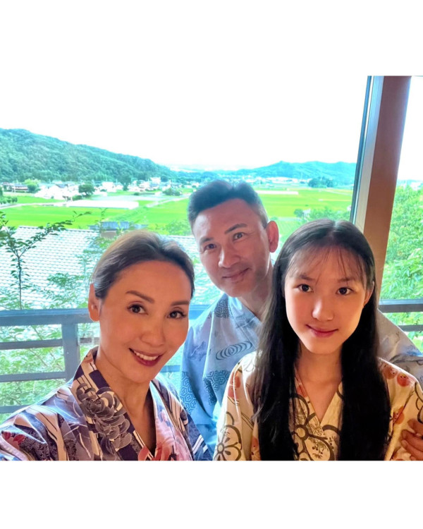 林文龍郭可盈趁暑假帶囡囡飛英國 14歲Tania亭亭玉立新造型現身