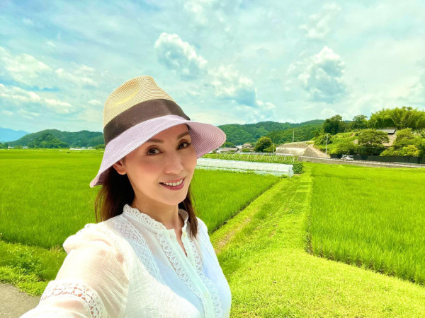 林文龍郭可盈趁暑假帶囡囡飛英國 14歲Tania亭亭玉立新造型現身