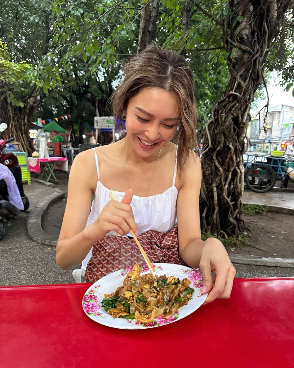 張曦雯遊泰國大曬男友視角 被指美貌進化似泰國女星？ 