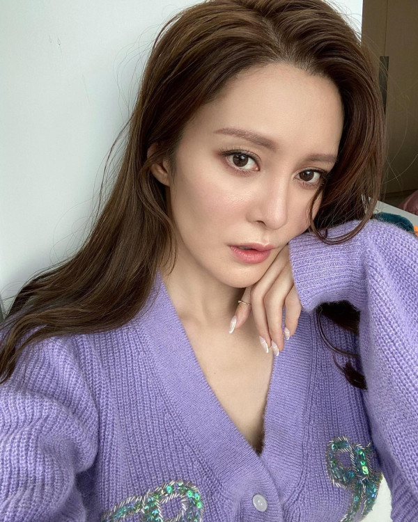 張曦雯遊泰國大曬男友視角 被指美貌進化似泰國女星？ 