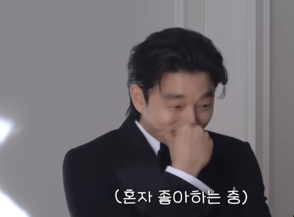 去年拍廣告差點Kiss