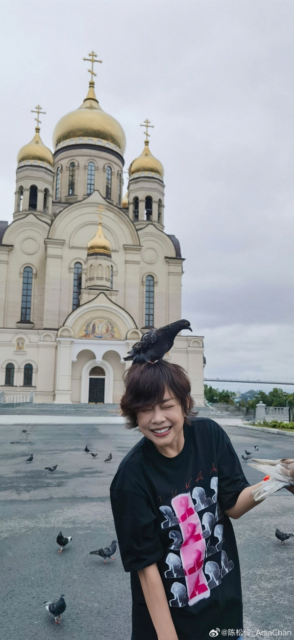 54歲陳松伶最新近照曝光驚人狀態 瘦回巔峰女人味滿瀉驚艷網民︰唔同晒！