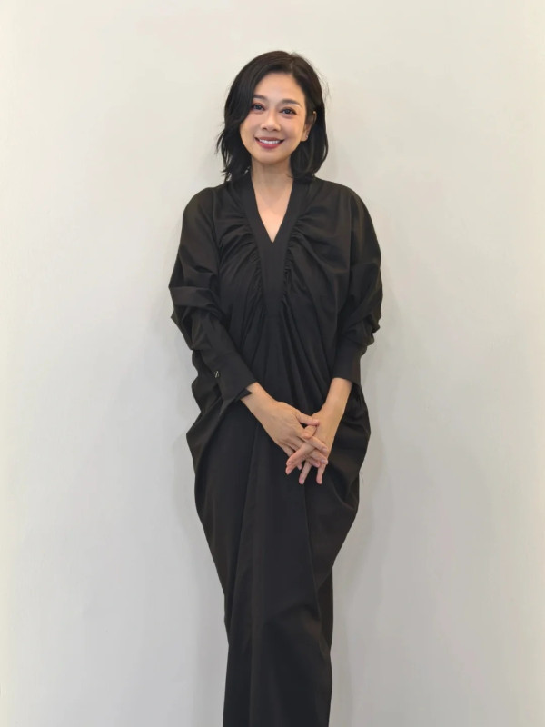 54歲陳松伶最新近照曝光驚人狀態 瘦回巔峰女人味滿瀉驚艷網民︰唔同晒！